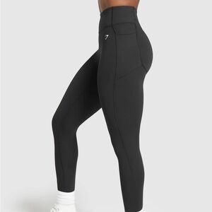 Gymshark lifting pocket leggings. Black/Sz Medium.NWT Extremely butt flattering!